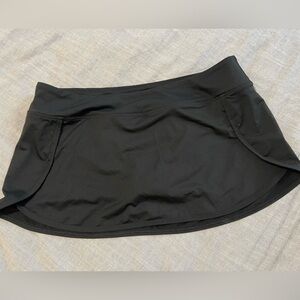 Athleta swim skirt, low waist, built in brief. Size 8